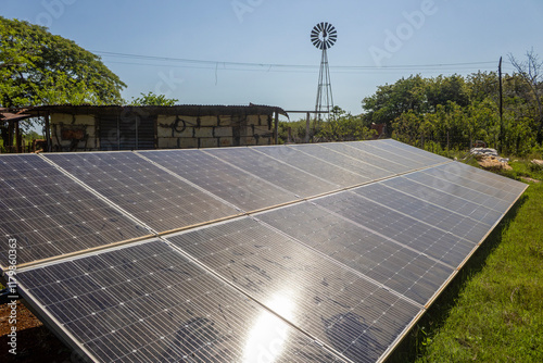 Casa Rural con Paneles Solares en un Entorno Natural