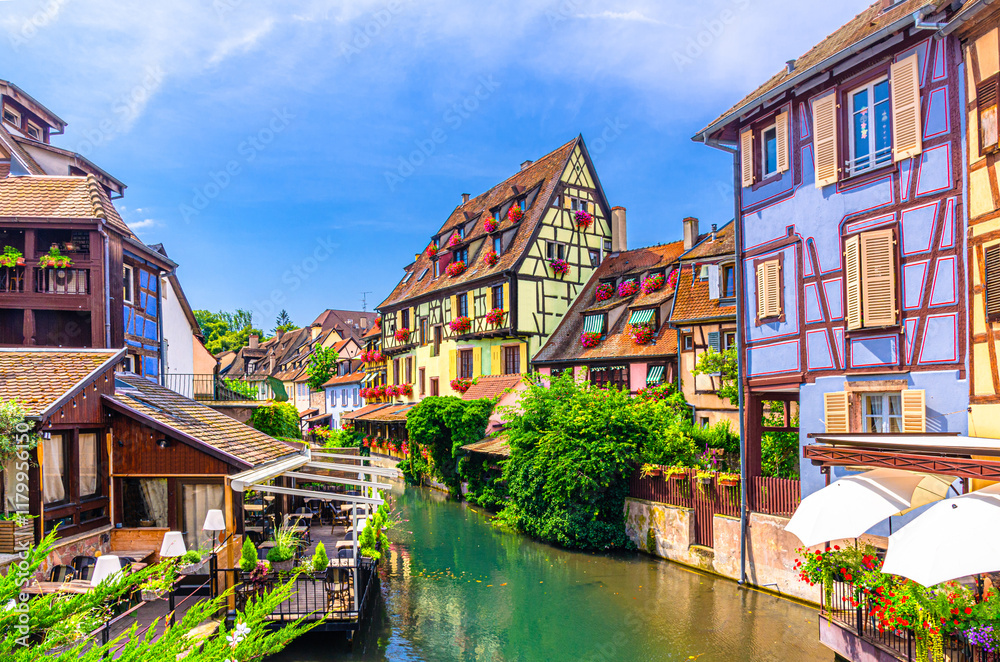 Obraz premium Little Venice la Petite Venise in old town Colmar city historic centre with old colorful houses medieval buildings on bank of river Lauch canal in summer day, Alsace Grand Est region, France