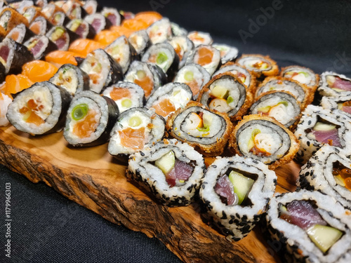 Verschiedene Varianten von Japanischen Sushi Rollen photo