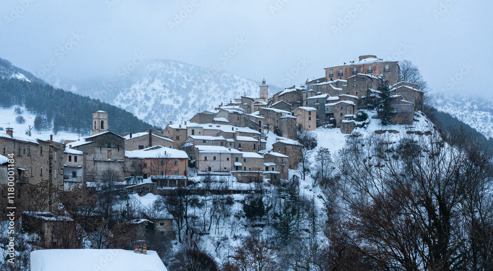 Φωτογραφία The beautiful village of Villalago, covered in snow during winter season
