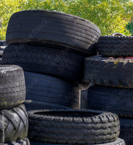 Obraz na płótnie Heap of old tyres w salonie
