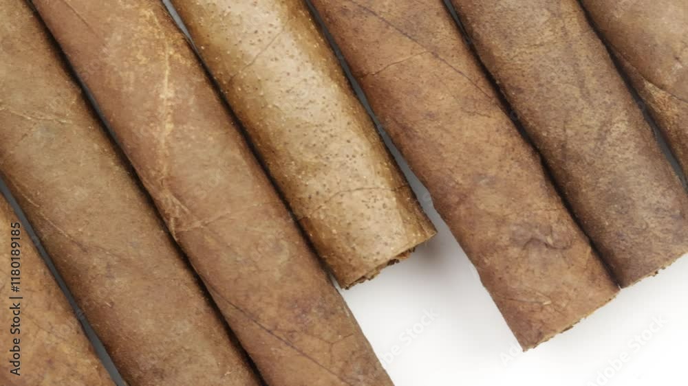 plusieurs petits cigares, en gros plan plusieurs petits cigares, en gros plan