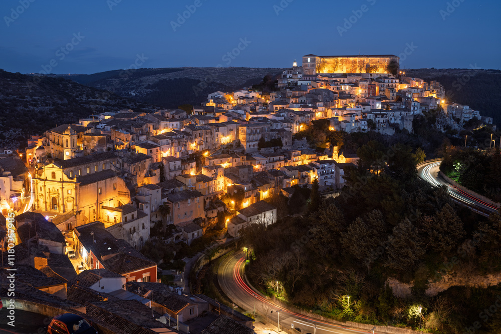 Fototapeta premium Ragusa Ibla by night
