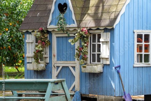 Obraz na płótnie Close-Up of a Charming Kids' Playhouse in the Garden w salonie