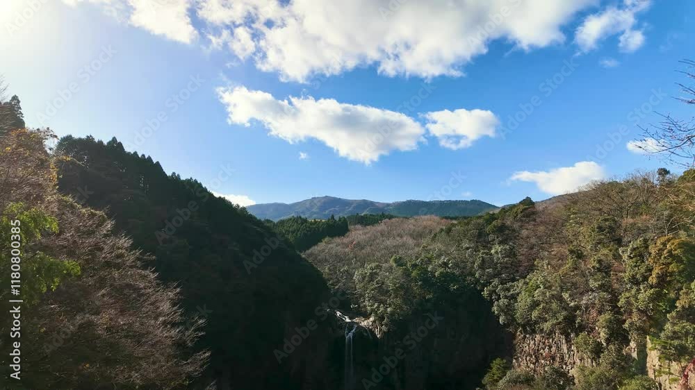 雲が早く動く映像