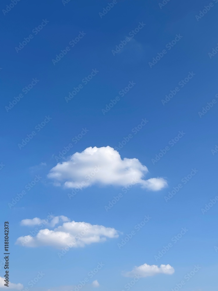 Fototapeta premium Serene Sky with Fluffy Clouds