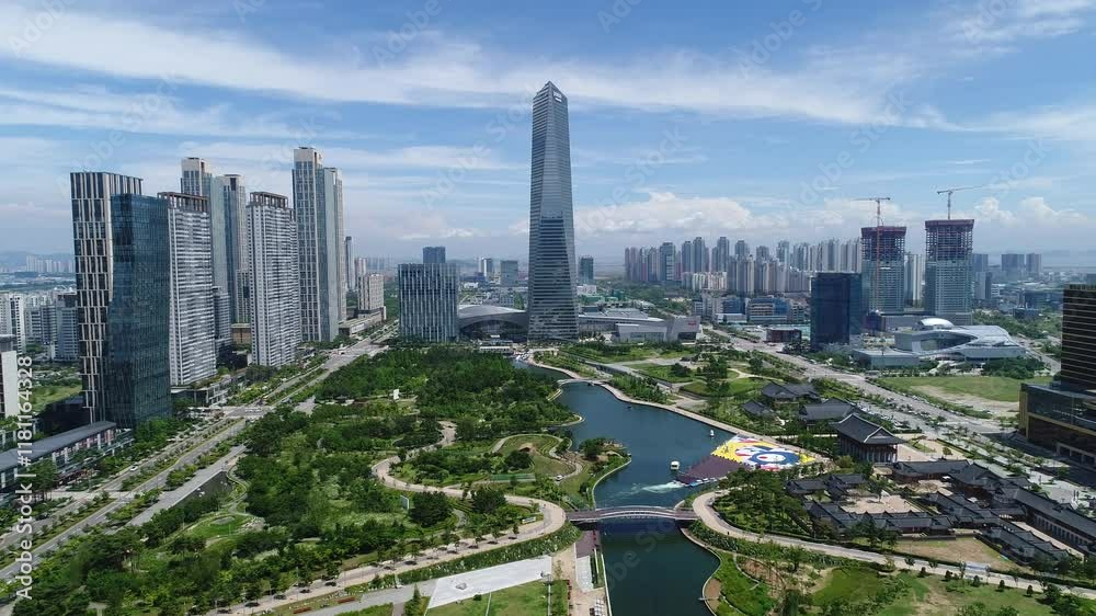 It is harmonized with the park among the tall buildings in Songdo, Incheon, the international city of Korea. It is harmonized with the park among the tall buildings in Songdo, Incheon, the international city of Korea.