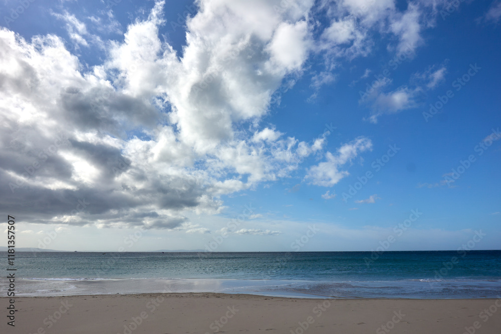 La playa Balneario en la localidad de Tarifa, Cadiz, Andalucia (España) en una mañana soleada de invierno permite el descanso y la relajación de los espacios tranquilos y sin turistas. La playa Balneario en la localidad de Tarifa, Cadiz, Andalucia (España) en una mañana soleada de invierno permite el descanso y la relajación de los espacios tranquilos y sin turistas.