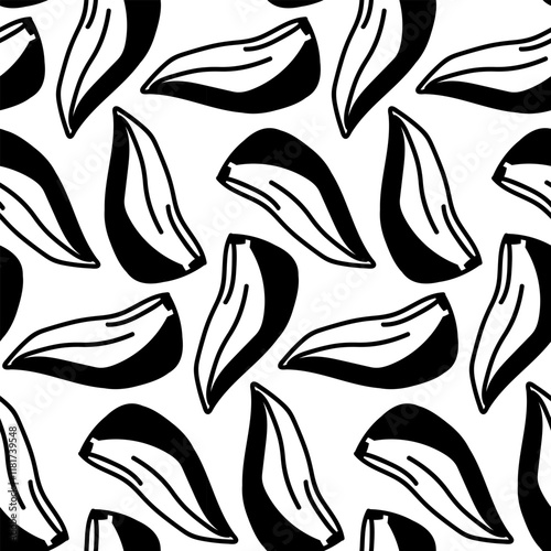 Pattern with garlic cloves. Chopped garlic pieces. Culinary seasonings and spices, hand-drawn. Seamless texture. black outline on white background. an illustration. Seasonings, spices, food additives