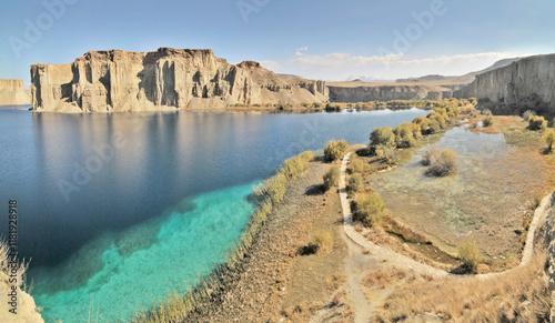 Fotografía Band-e Paneer Lake in Afghanistan's Band-e Amir National Park