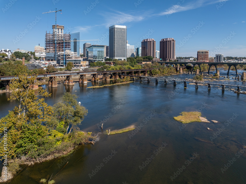 Naklejka premium City Skyline and River, Richmond, VA