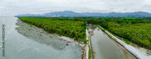 Φωτογραφία Aerial drone view of calm river estuary by the coast scenery at Pantai Malindo, Balik Pulau, Pulau Pinang, Malaysia
