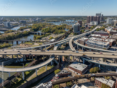 Fototapeta Naklejka Na Ścianę i Meble -  City Skyline, River, Bridges, Richmond, Virginia