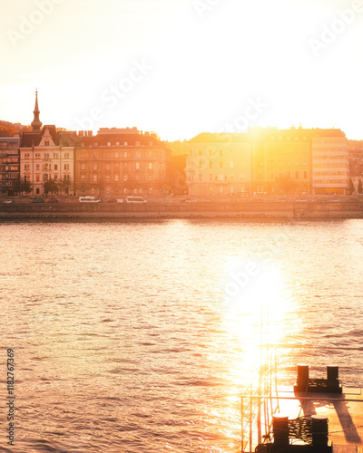 Obraz na płótnie Houses in Budapest city in sunset w salonie