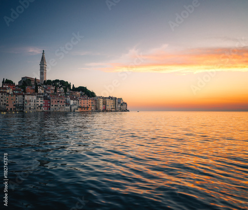 Obraz na płótnie Sunset over the old town of Rovinj, Croatia w salonie