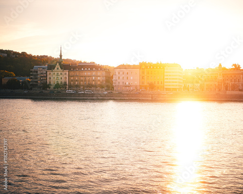 Obraz na płótnie Houses in Budapest city in sunset w salonie