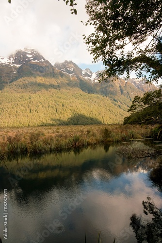 Fotografie Mirror Lakes Reflecting Mount Eglinton in a Scenic New Zealand Landscape