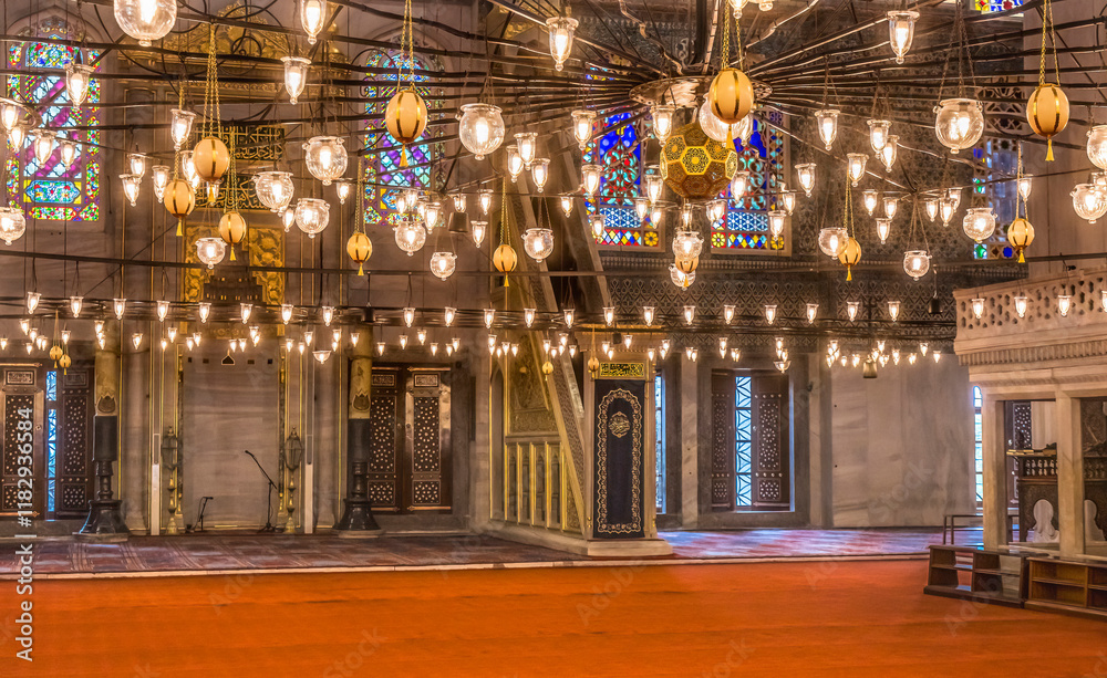 Obraz premium Blue Mosque Minbar and Mihrab, Istanbul, Turkey. Blue Mosque or Sultan Ahmed Mosque built in 1616 by Ottoman Turks. Minbar is a mosque pulpit. Mihrab is prayer niche pointing to Mecca.