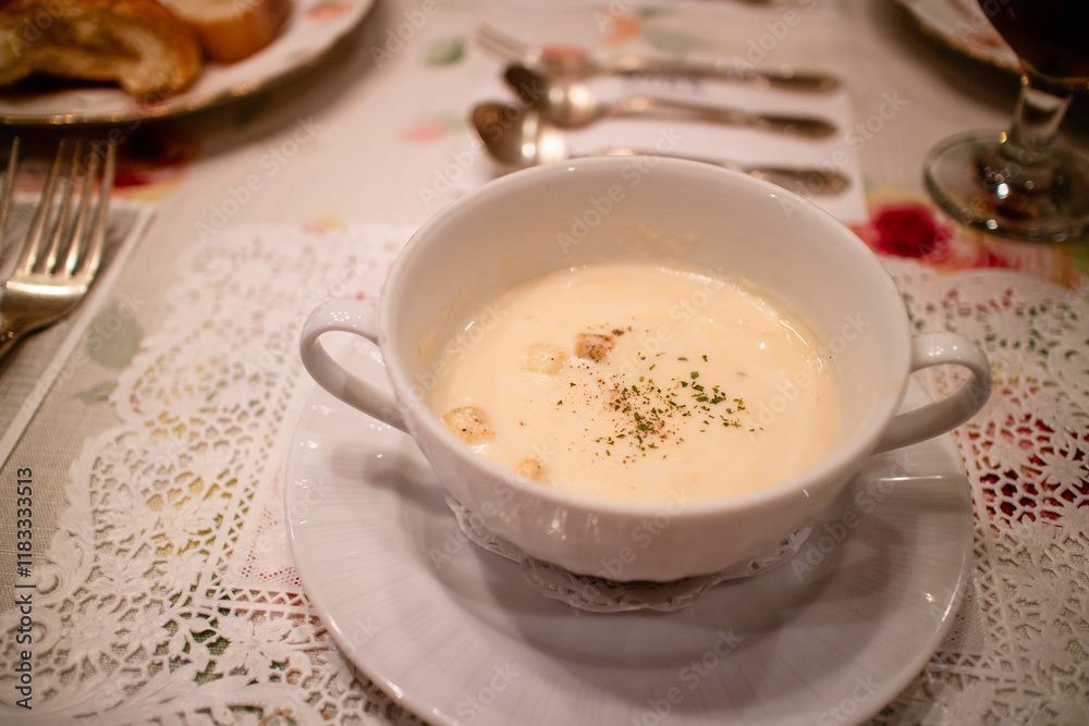 コース料理のスープ　コーンスープ
