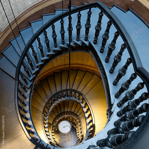 Wallpaper Mural Zakręcone schody Torontodigital.ca