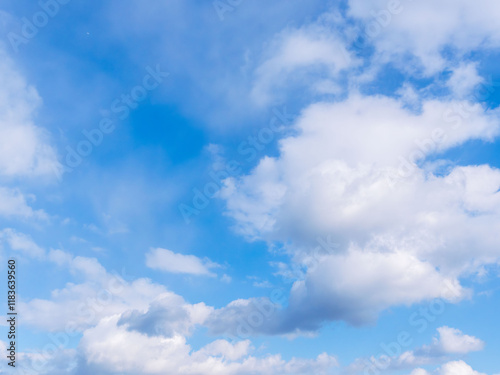 1月の青空と白い雲100