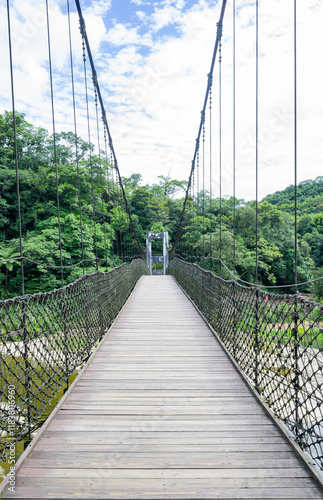 Obraz na płótnie Sunny view of the Guanpu Suspension Bridge w salonie