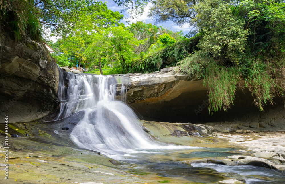 Sunny view of the Yanjingdong Falls
