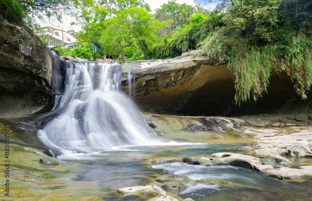 Sunny view of the Yanjingdong Falls