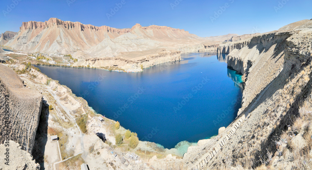 Obraz premium Band-e Haibat Lake in Afghanistan's Band-e Amir National Park