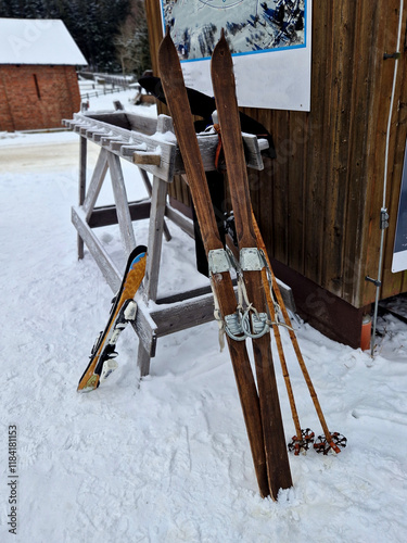 Canvastavla Telemark skiing is technique that combines elements of Alpine and Nordic, using