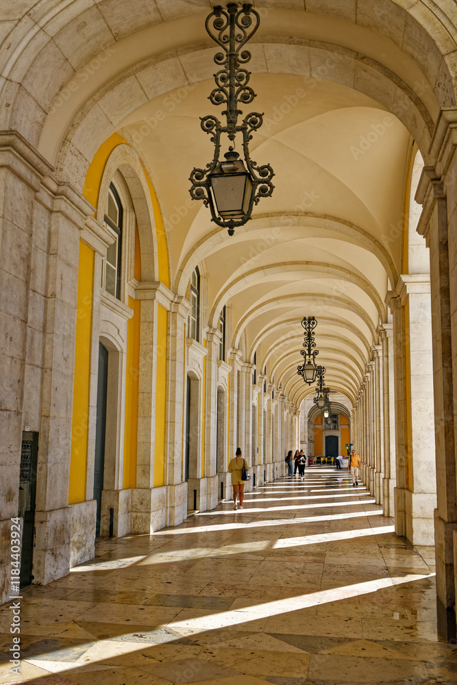 Passage am Praça do Comércio, Lissabon