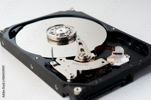 Obraz na płótnie Computer hard drive on white background w salonie