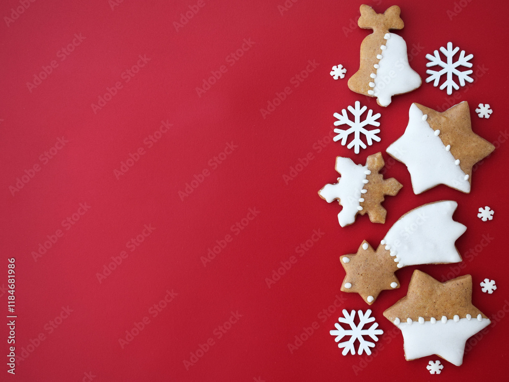 Obraz premium Christmas border with gingerbread cookies and white snowflakes, copy space for text