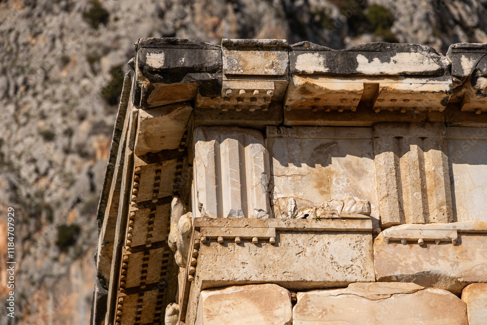 Delphi Archaeological Site. Details of this amazing historical heritage landmark from Greece. Travel to Greece.