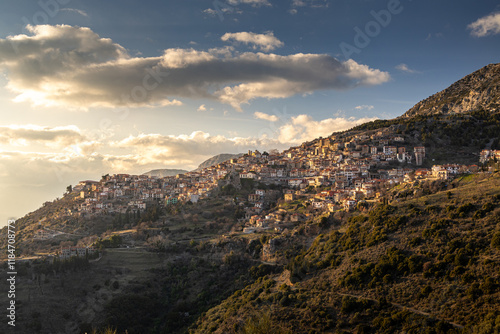 Obraz na płótnie Sunset over Arachova city at Parnassus Mountain resort. Beautiful landscape with Arachova and its amazing architecture Greek constructions. Travel to Greece. w salonie