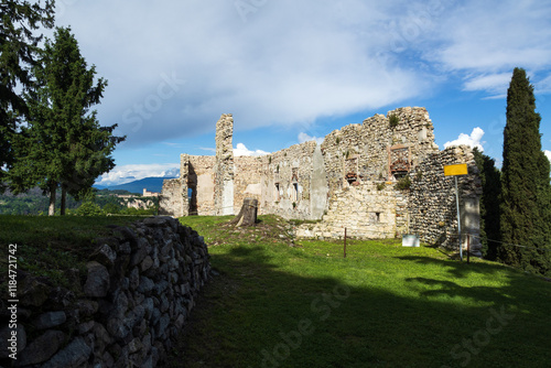 Le rovine sulla Rocca Borromea di Arona sul Lago Maggiore in Piemonte photo