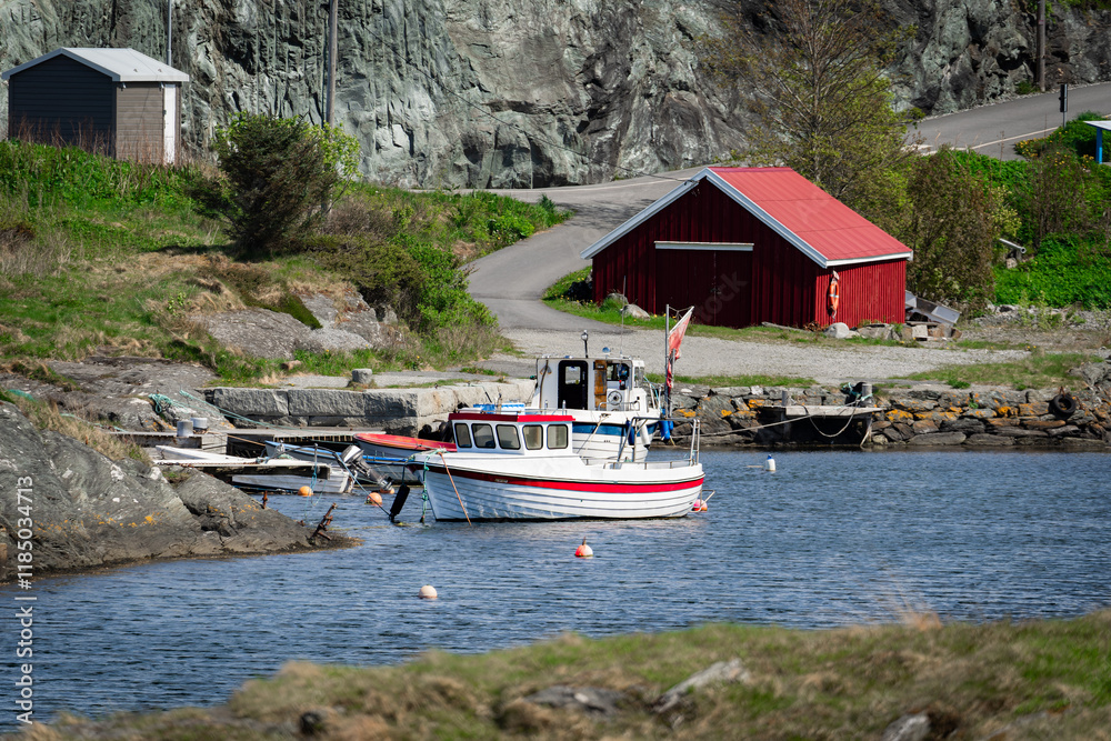 Fototapeta premium Boot an der Norwegischen Küste