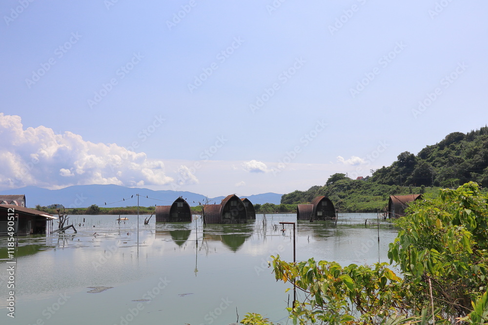 Fototapeta premium 水没したペンション村