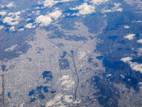 上空から見た京都府京都市の街並み　空撮 photo