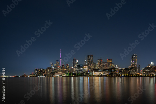 Canvas Print Night scene of downtown Toronto during early winter time