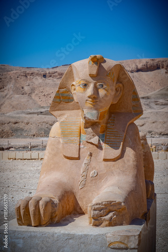 Tumba en el Valle de los Reyes Paseo en globo al amanecer en el Valle de los Reyes, Luxor, Egipto. photo