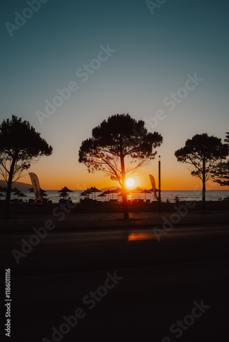 Strandpromenade beim Sonnenuntergang