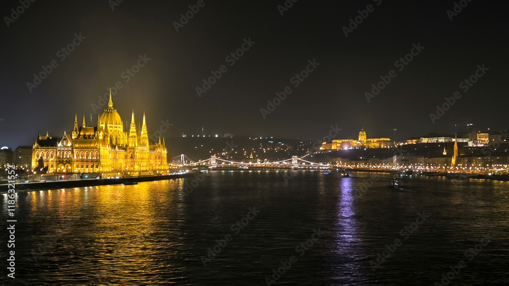 Obraz premium panoramic view of Budapest by the Danube river