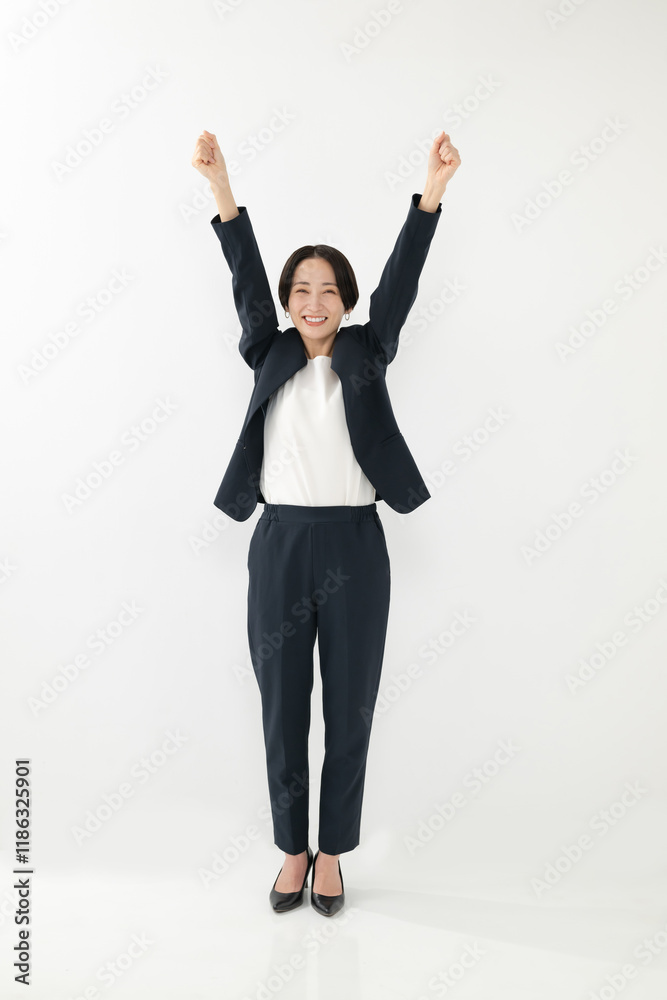 笑顔の女性 全身 ポートレート 笑顔の女性 全身 ポートレート