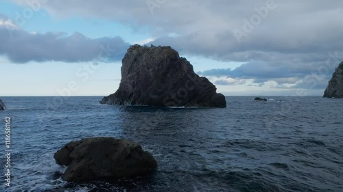 千貫門ビーチの柱状節理と美しい海岸 photo