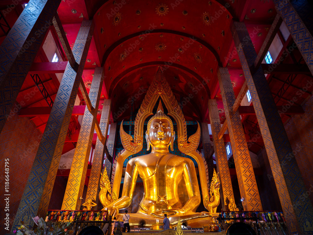 Obraz premium Phra Si Mueang Thong: Thailand's Largest Brass Buddha Image