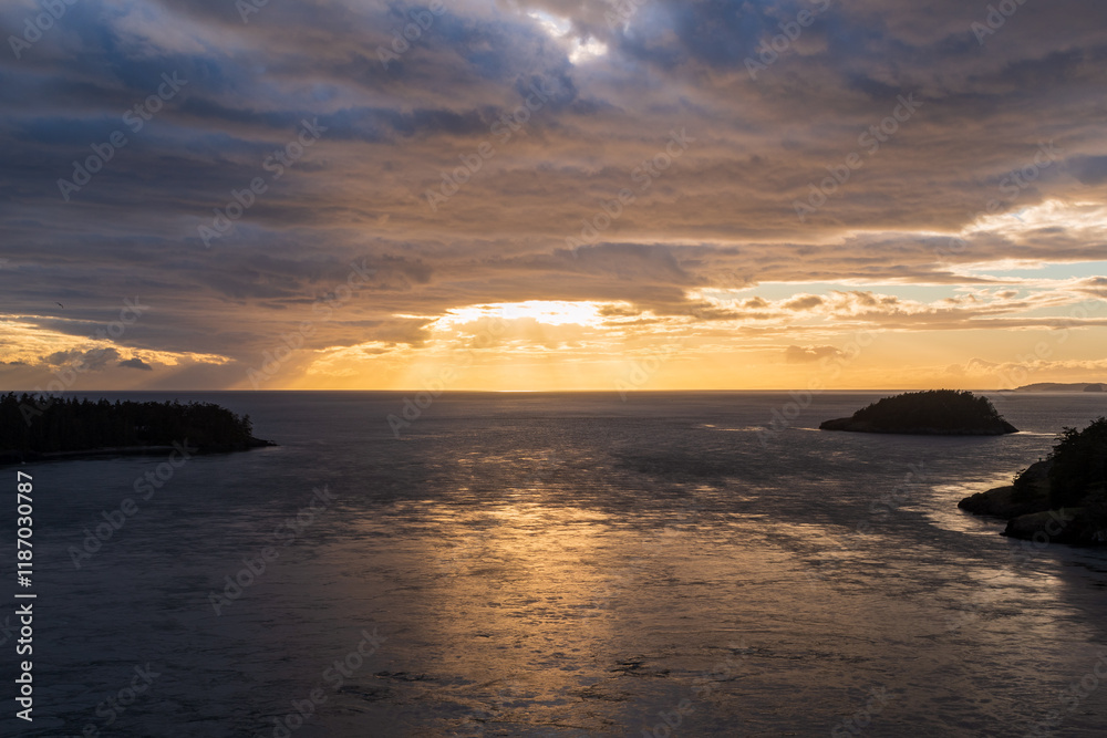 Naklejka premium Beautiful sunset view from Deception Pass State Park, Washington, USA.
