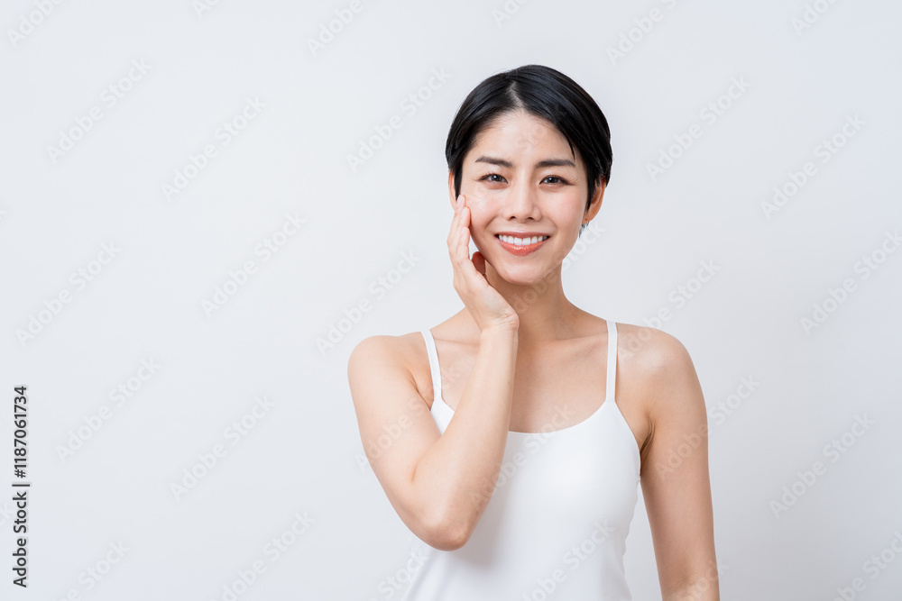 若い女性のスキンケアイメージ
若い女性のスキンケアイメージ