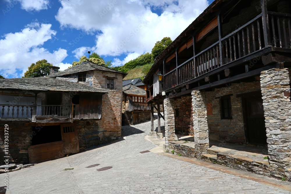 Arquitectura popular leonesa. Peñalba de Santiago.. Uno de los pueblos más bonitos de España. Arquitectura popular leonesa. Peñalba de Santiago.. Uno de los pueblos más bonitos de España.