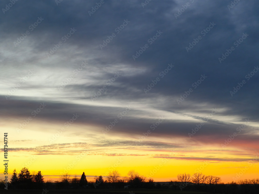 Fototapeta premium Sunset in a thunderstorm